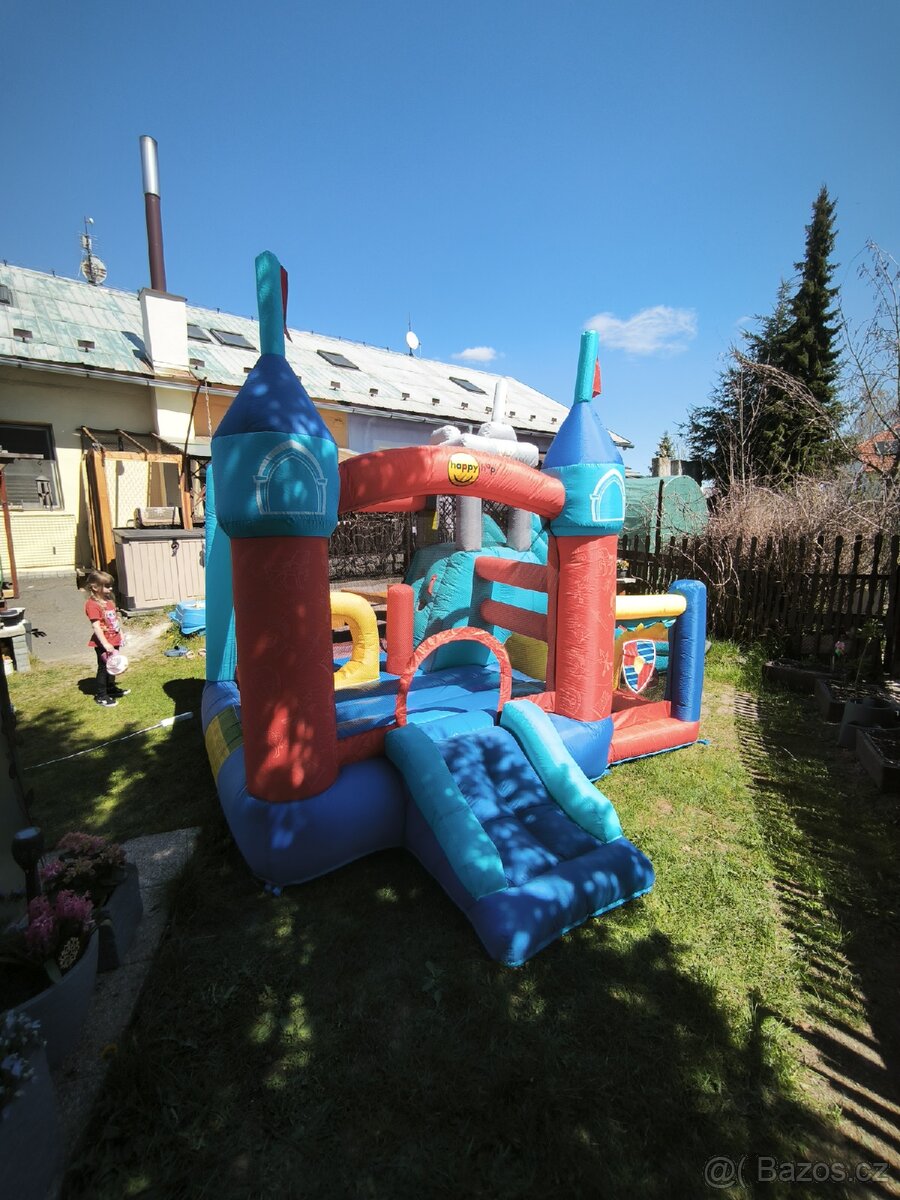 SKÁKACÍ HRAD - 2