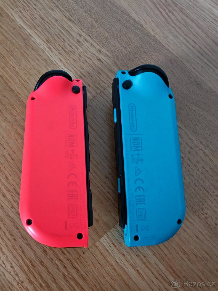 Originální ovladače Nintendo Switch Joy-Con (Blue / Red) - 2