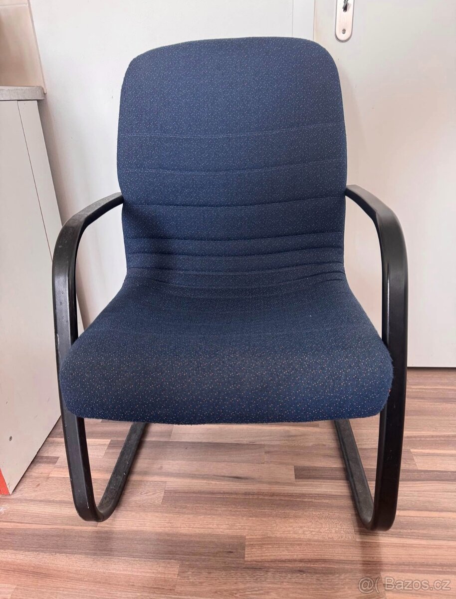Pohupovací křeslo, kovová konstrukce, měkké nezničené polrov - 2