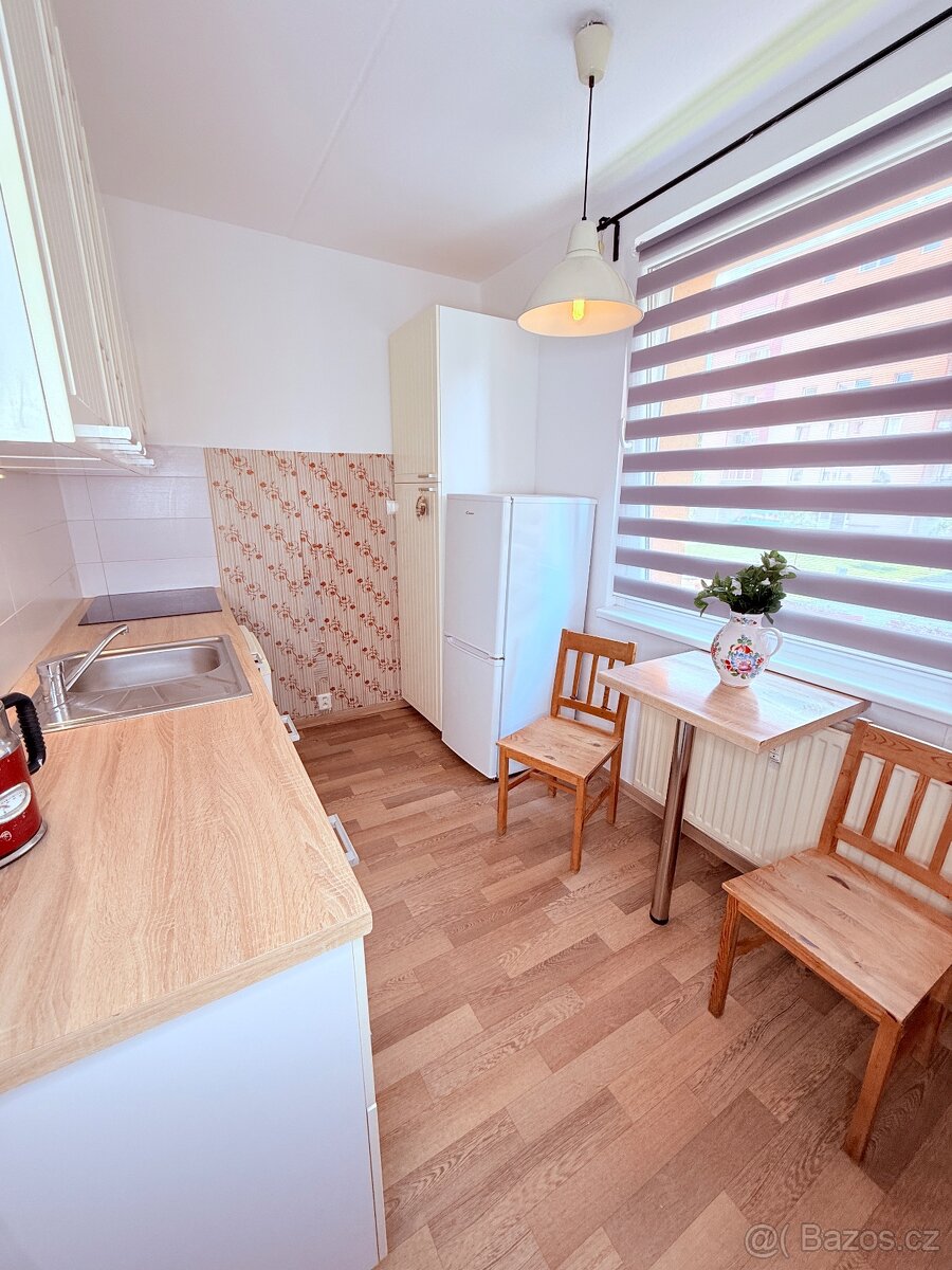 Prostorný a světlý byt 3+1 s balkonem v klidné části Volar - 2