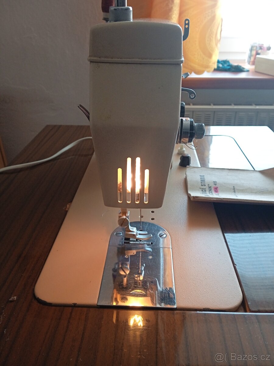 Prodám šicí stroj Lucznik 414 - 2