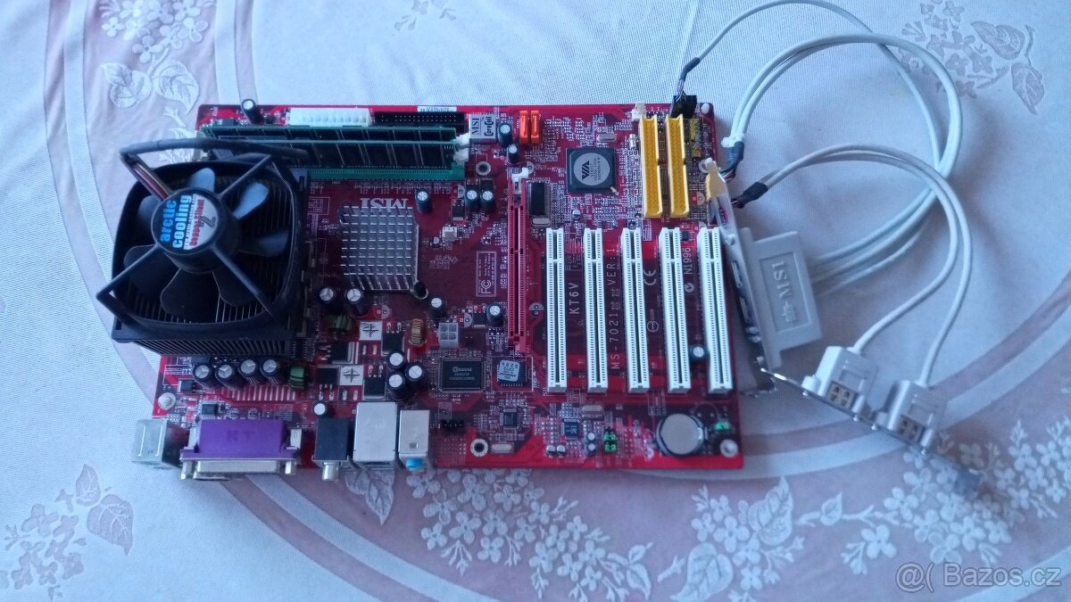 Legendární základní desku MSI KT6V s procesorem a 1GB RAM. - 2