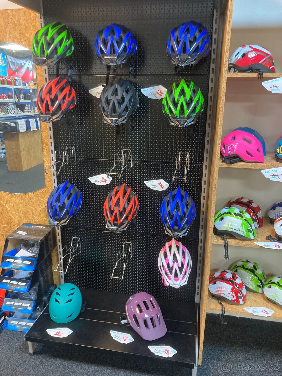 Výstavní stojan na zboží s osvětlením - závěsný systém - 2