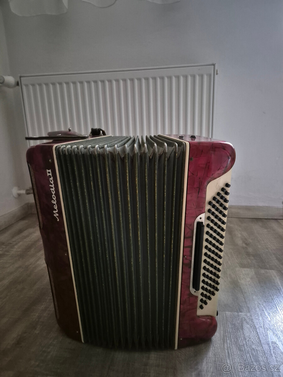 Prodám akordeon Lignatone Melodia II - 2