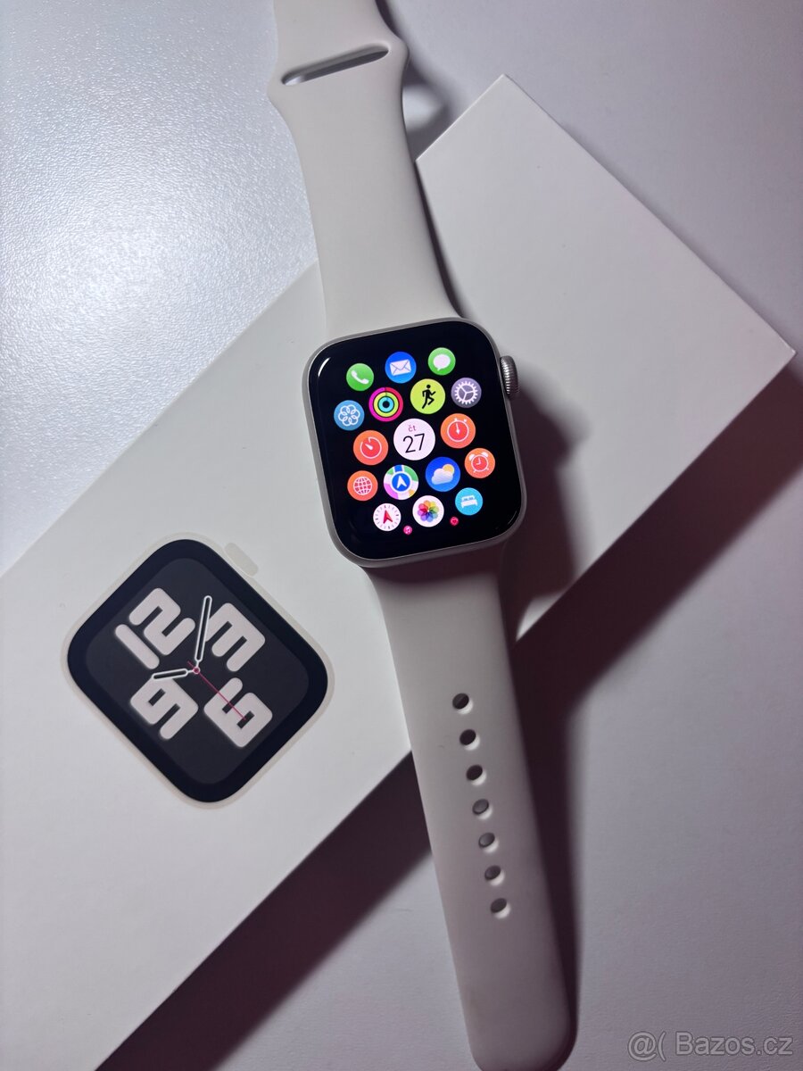 Apple watch SE 2024 40mm - 96% baterie, pěkný stav - 2