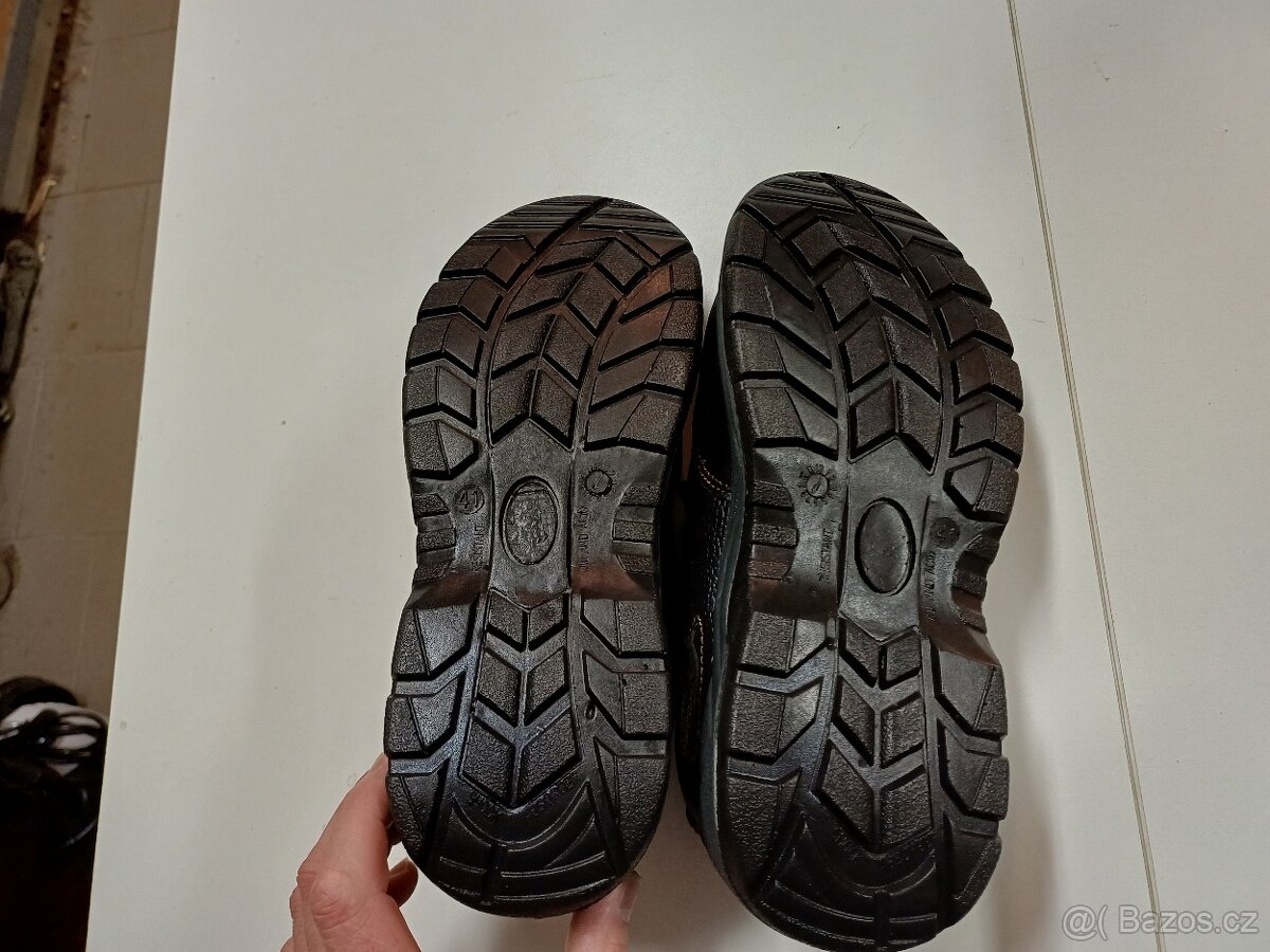 Pracovní boty velikost 41 - 2