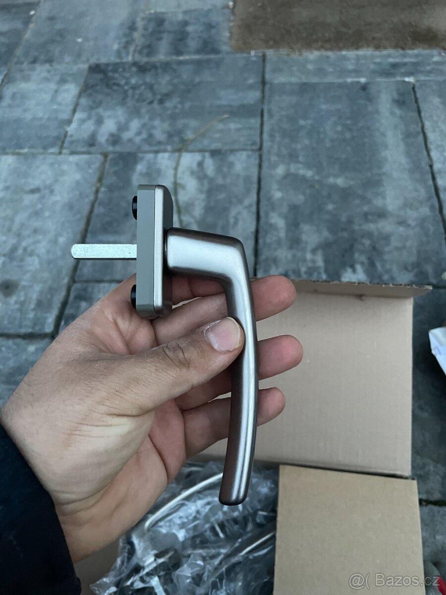 Okenní klika Maco Harmony - titan - nové 18 ks - 2