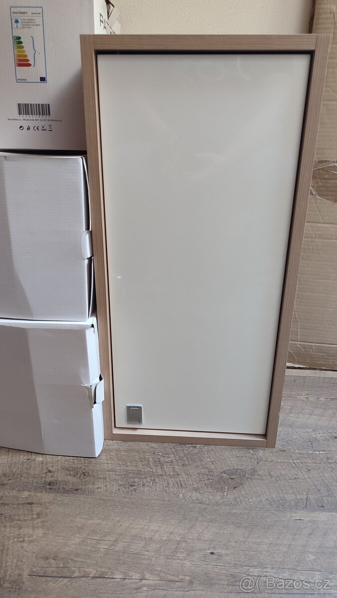 Skříňka + zrcadlo s policí - 2