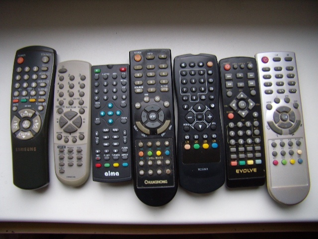 Prodám DÁLKOVÝ OVLADAČ - 2