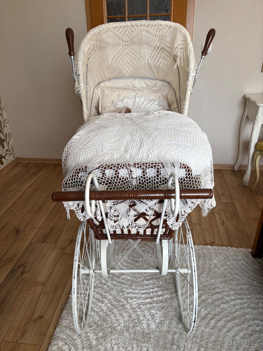 Starožitný kočárek - 2