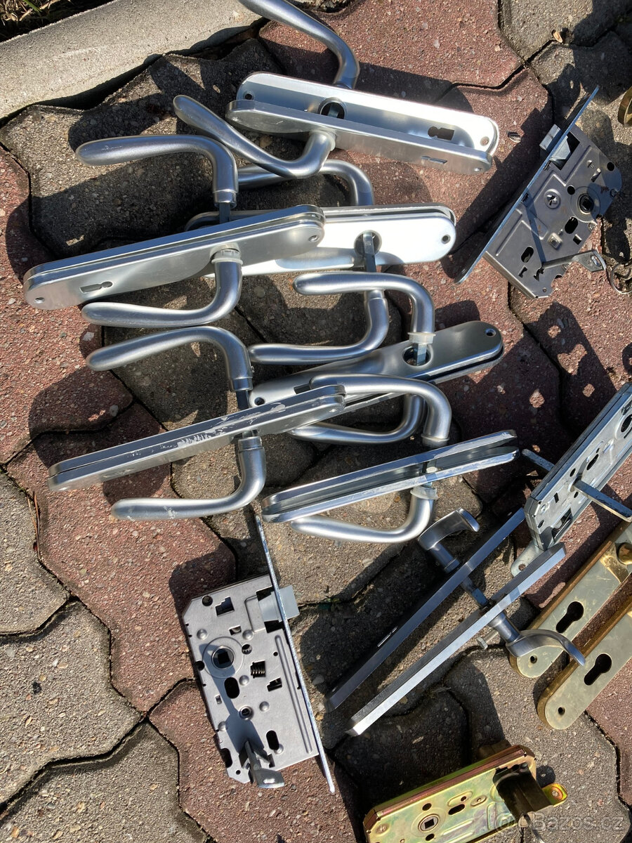 Staré dveřní kování,vložka atd. - 2