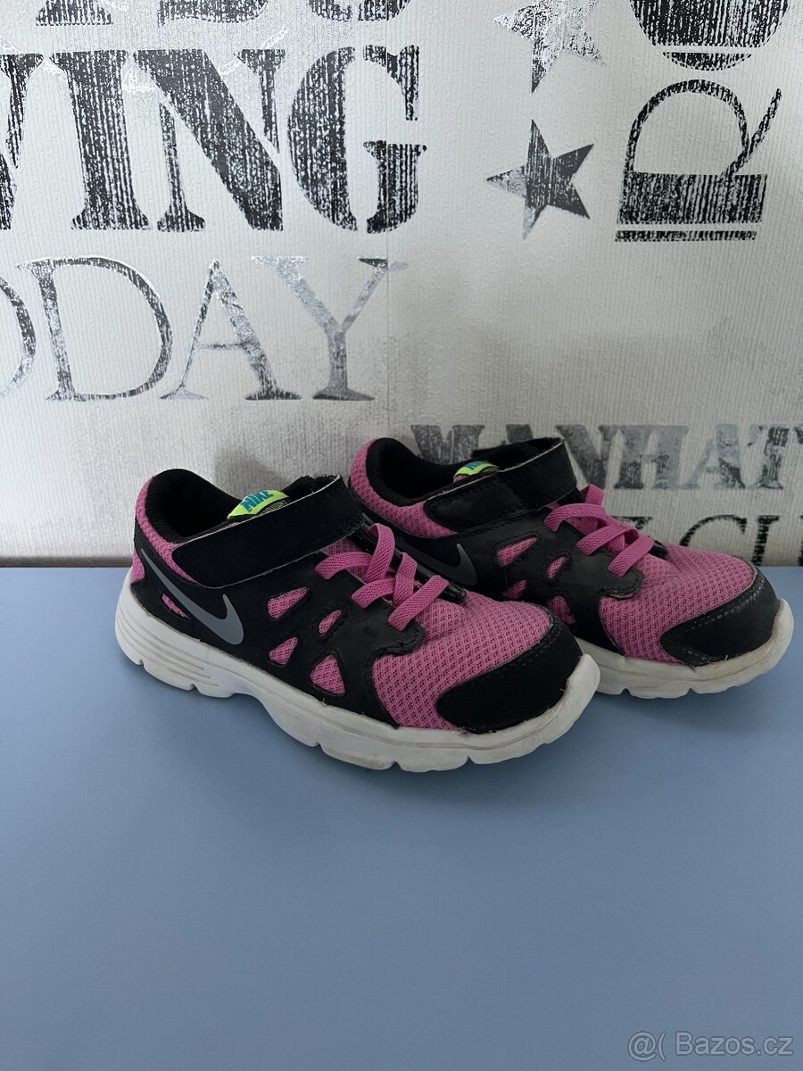 Dívčí boty NIKE, vel. 27 - 2