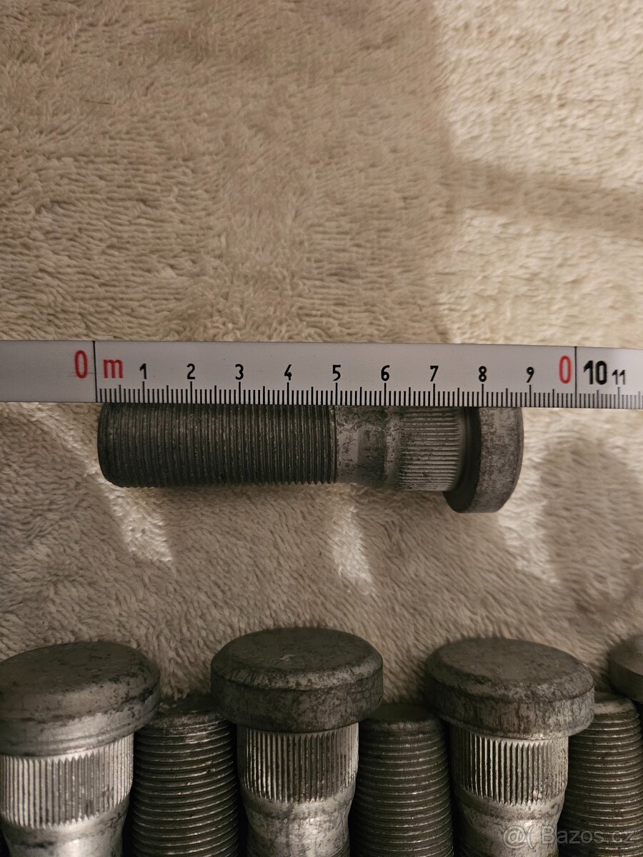 Šroub kola M22x1,5 x 79mm - NOVÉ - 2