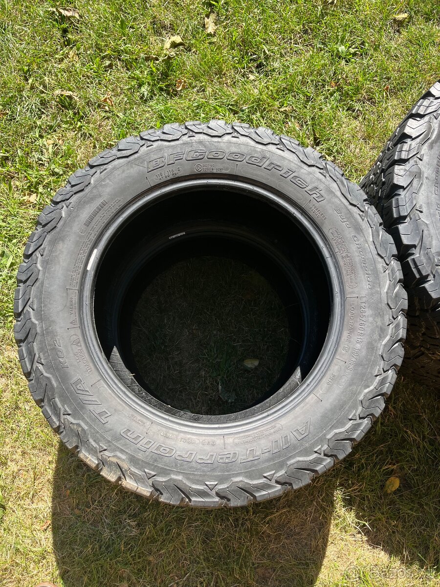 BF Goodrich 265/60 r18 - 2