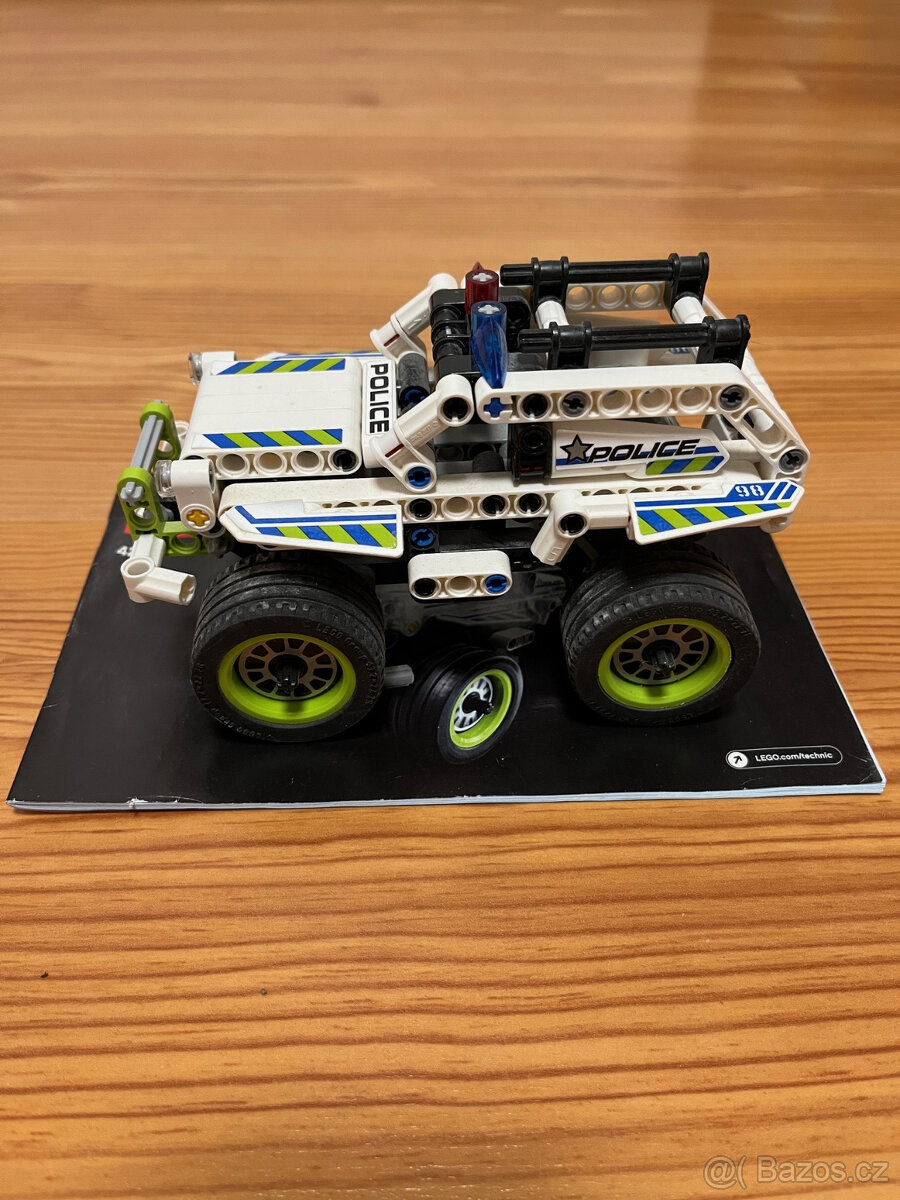 LEGO 42047 Policejní zásahový vůz - 2