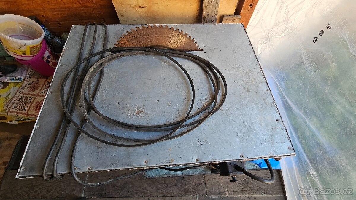 Cirkulárka s kolébkou. - 2