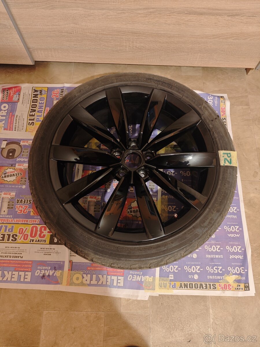 VW Arteon Chennai Alu kola 5x112 R19 ET40 +letní pneu - 2