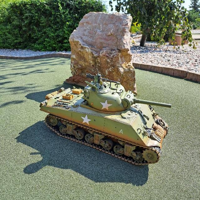 Model sovětského obrněného vozidla měřítko 1/10 - 2