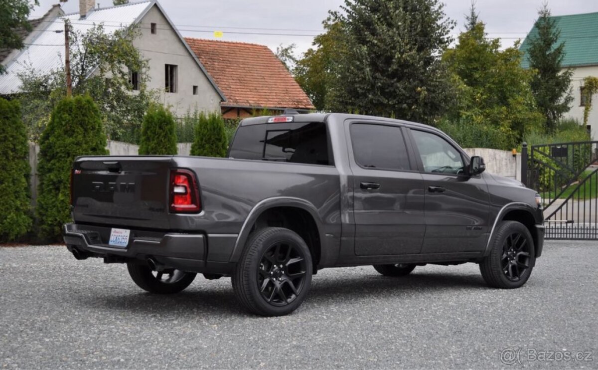 LARAMIE NIGHT PREMIUM 2025 3.0 Twin Turbo 420 KM - 2