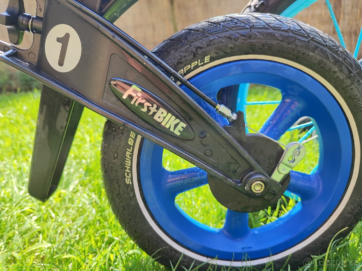 Odrážedlo FirstBike s brzdou + košík – výborný stav - 2