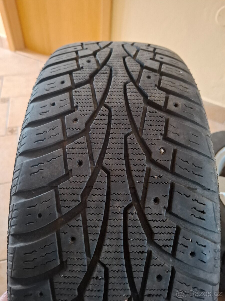 Sada zimních pneu na alu discích na Volvo V40 gen 2012-2019 - 2