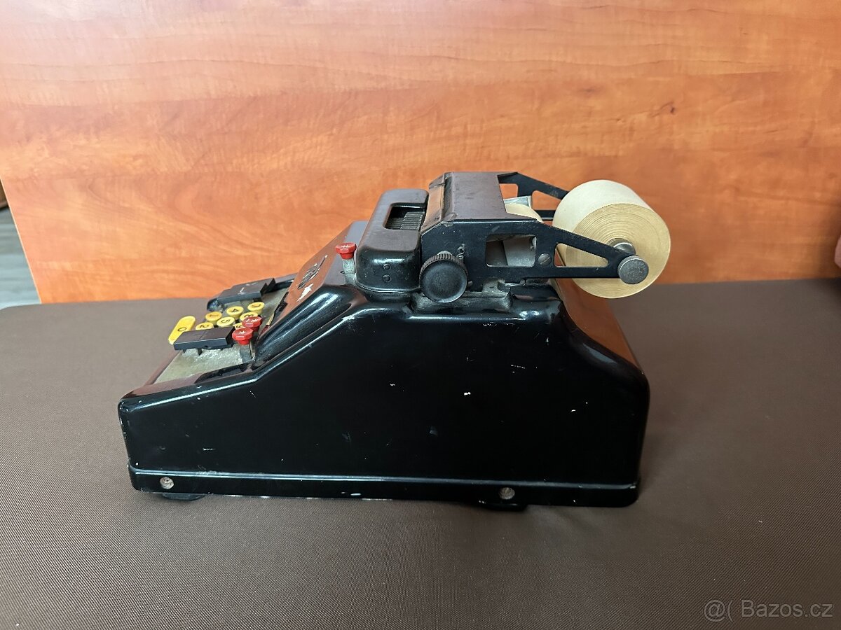 Mechanická kalkulačka Totalia - 2