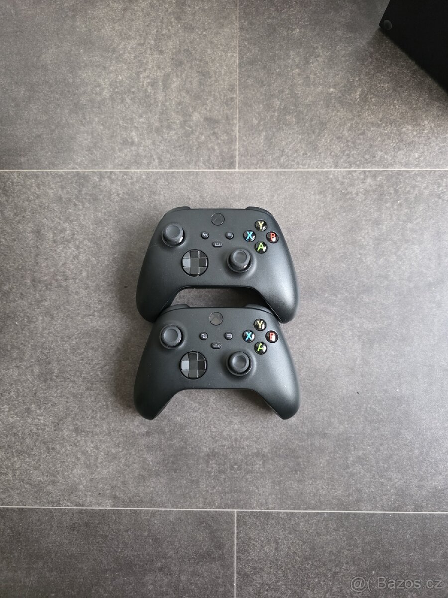 Xbox Series X 1TB - 2x origo ovladač + komplet kabeláž - 2