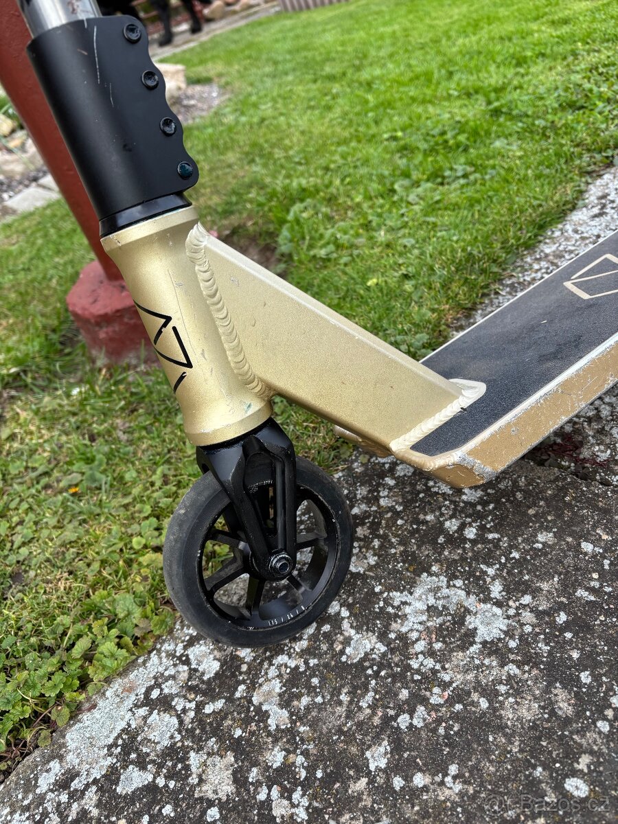 Koloběžka Native Stem - 2