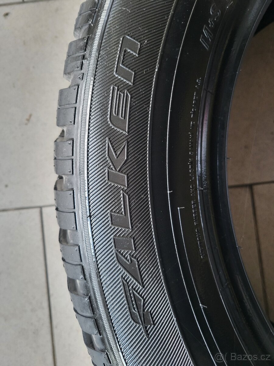 225/60 R18 Falken zimní - 2