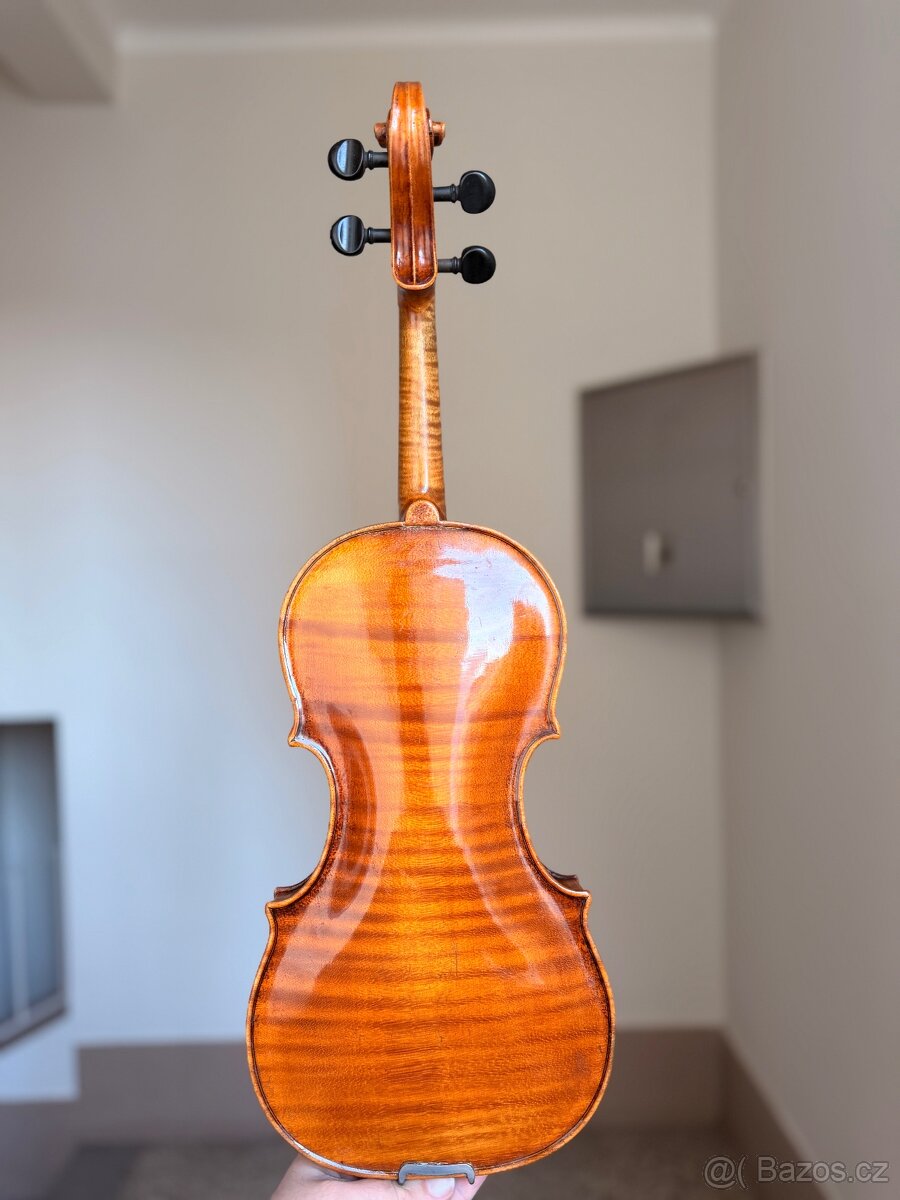 Krásné staré housle - 2