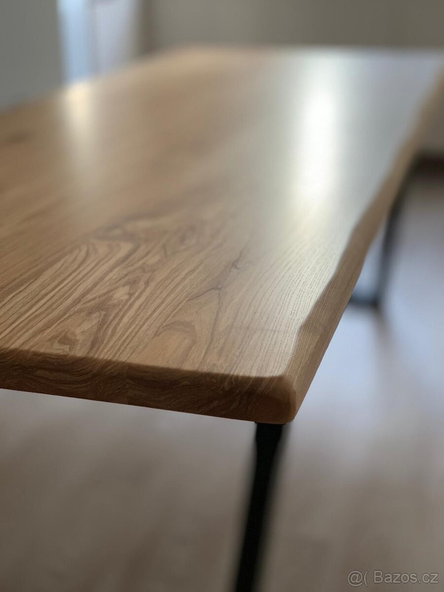 Prodám jídelní stůl IV - 2