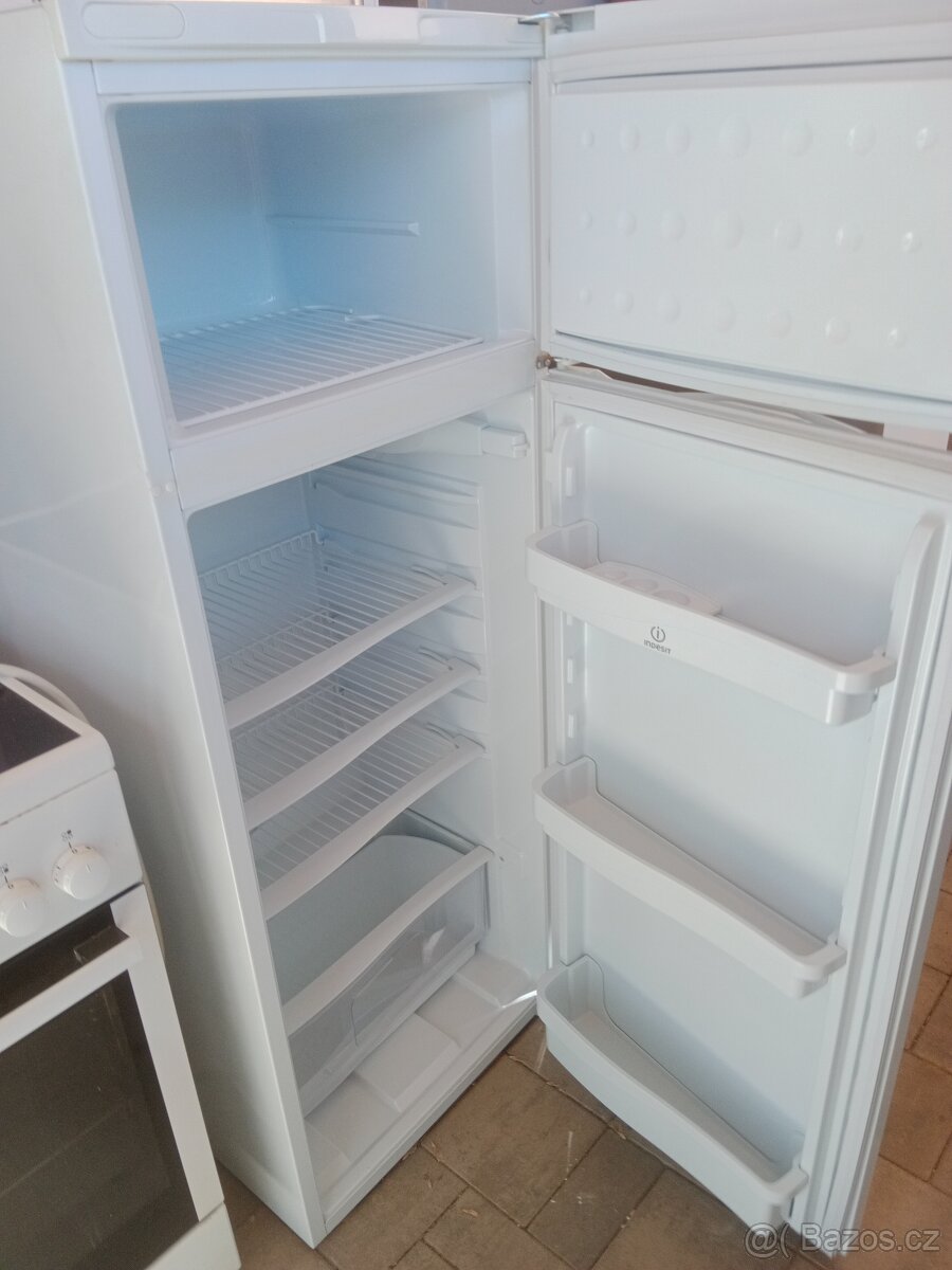 Lednice s mrazakem Indesit - 2
