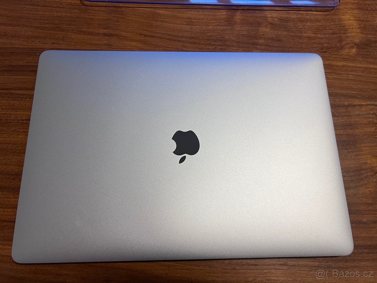 MacBook Pro 15", i7, 16/512, NOVÁ BATERIE - 2