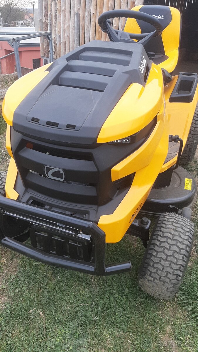 Zahradni traktor cub cadet xt 1 - 2