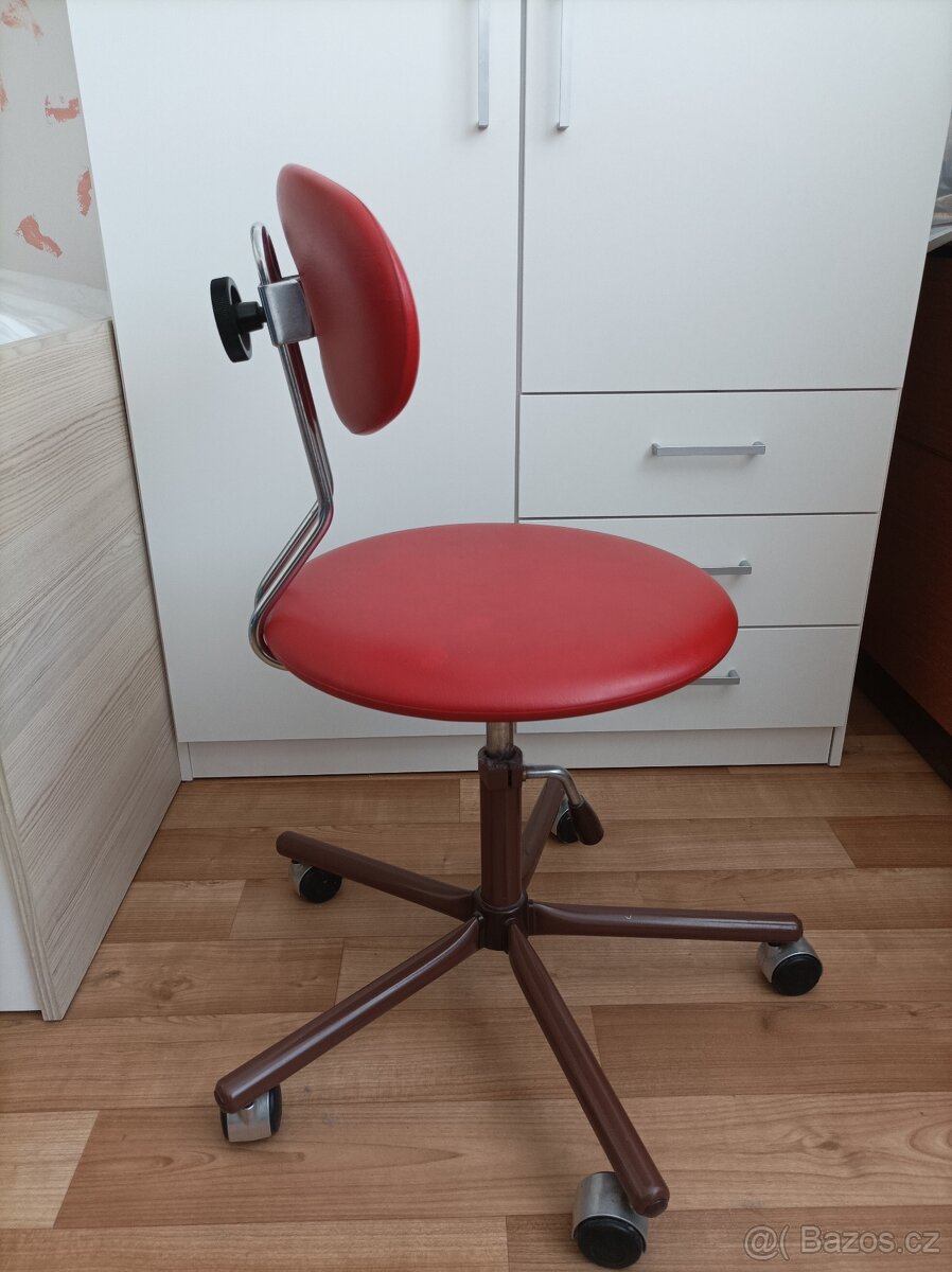 Otočná židle na kolečkách - 2