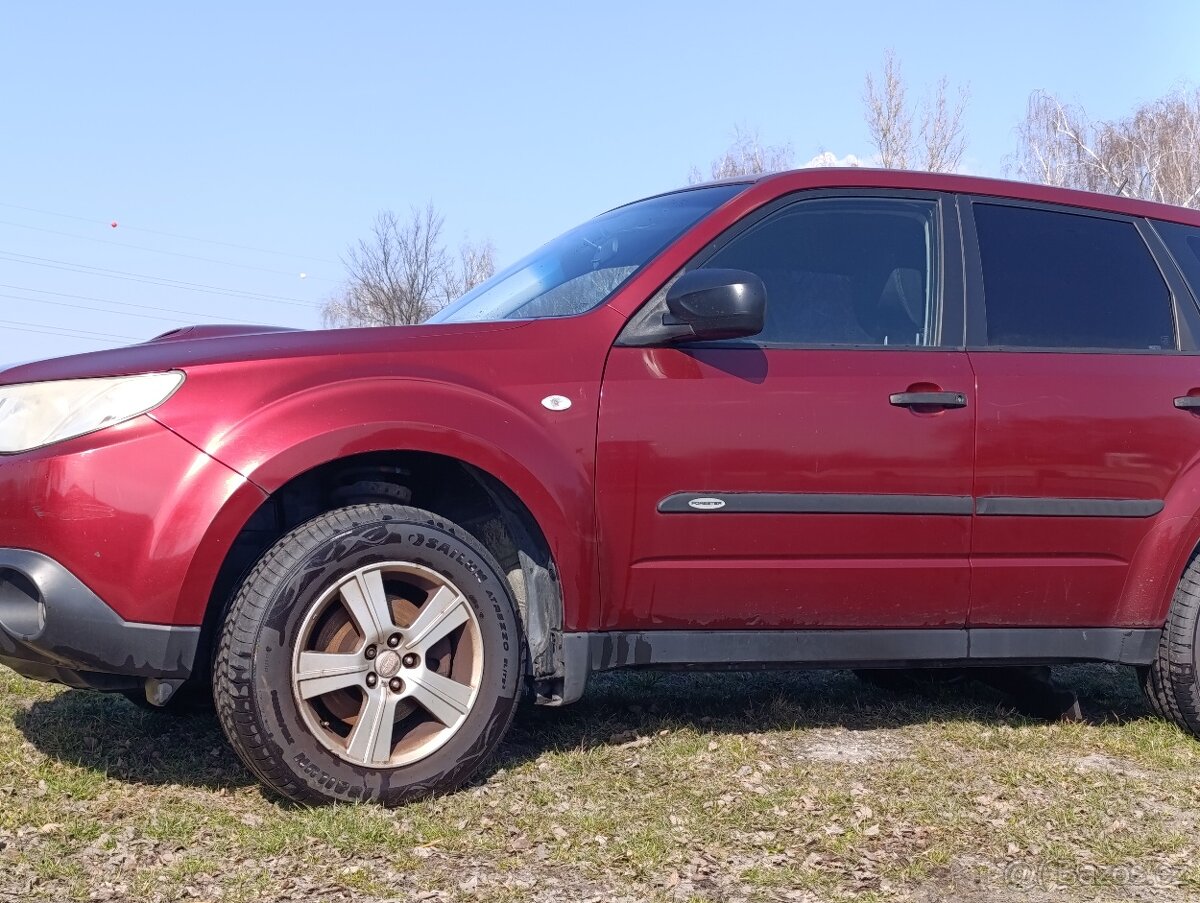 Subaru Forester 2.0 nafta / na díly - 2