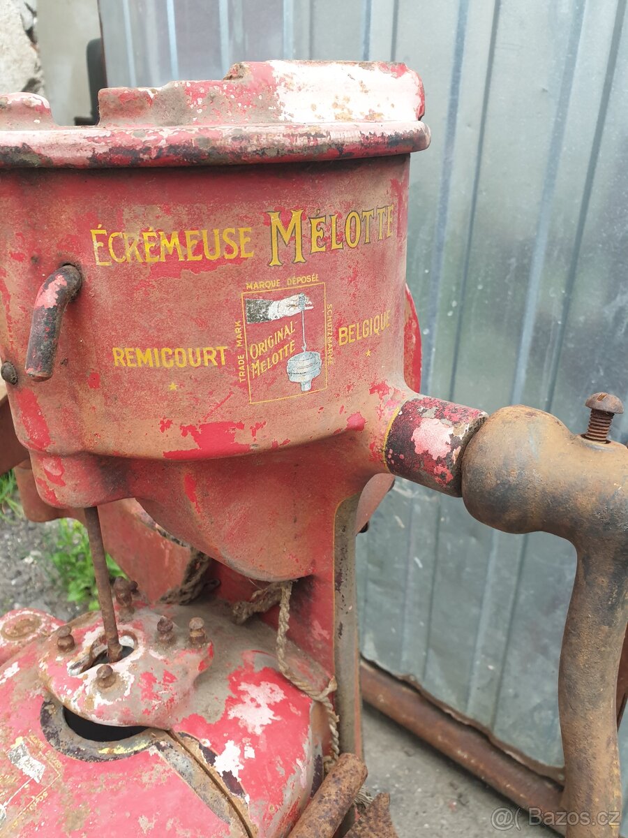 Stará odstředivka na mléko - 2