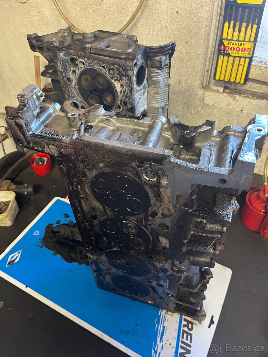 Hlava motoru 2.2 tdci hdi jtd - 2