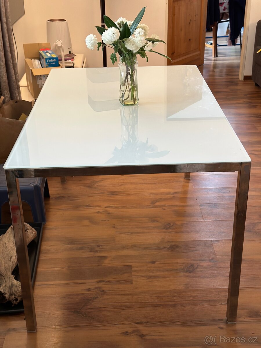 Jídelní stůl - 2
