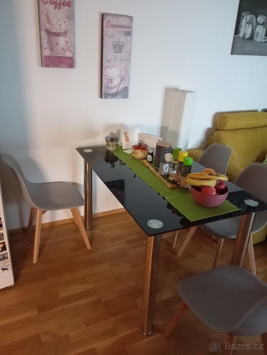 Jídelní stůl - 2