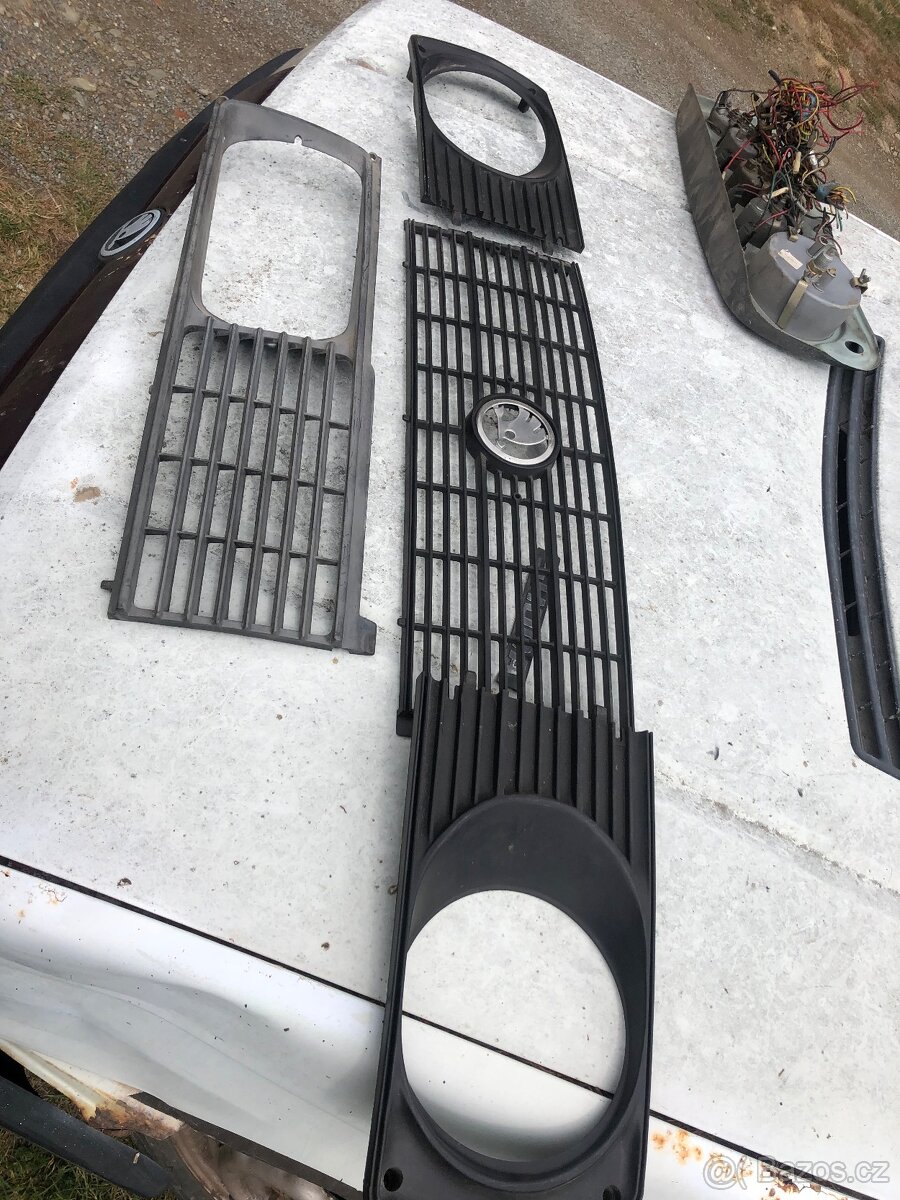 Škoda 120 přední maska gls světla - 2