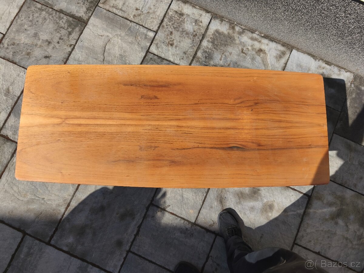 Dřevěný TV stolek - 2