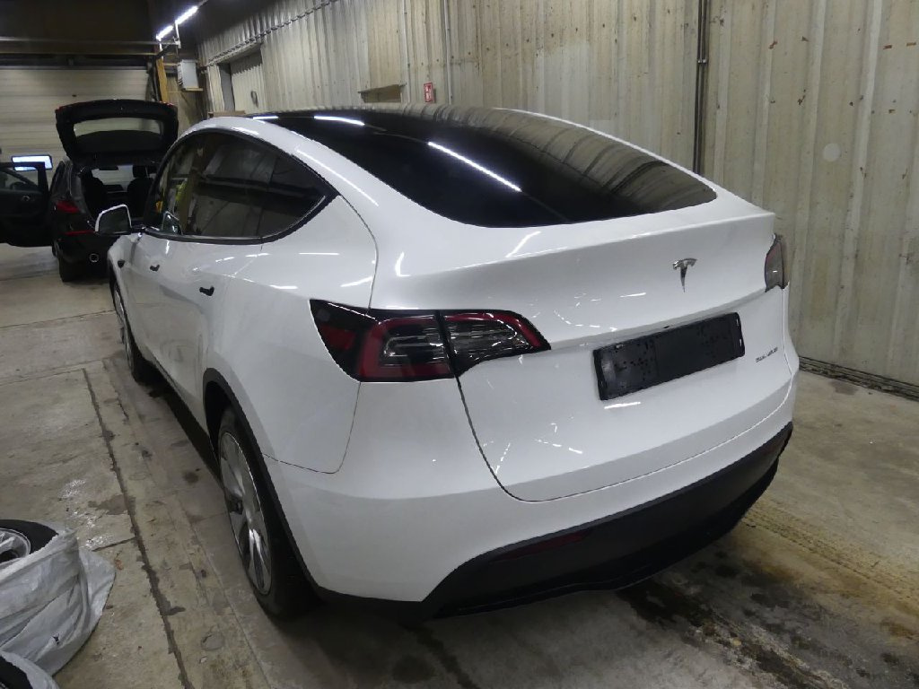 Tesla Model Y AWD 4x4 Long Range - 1860 - 2