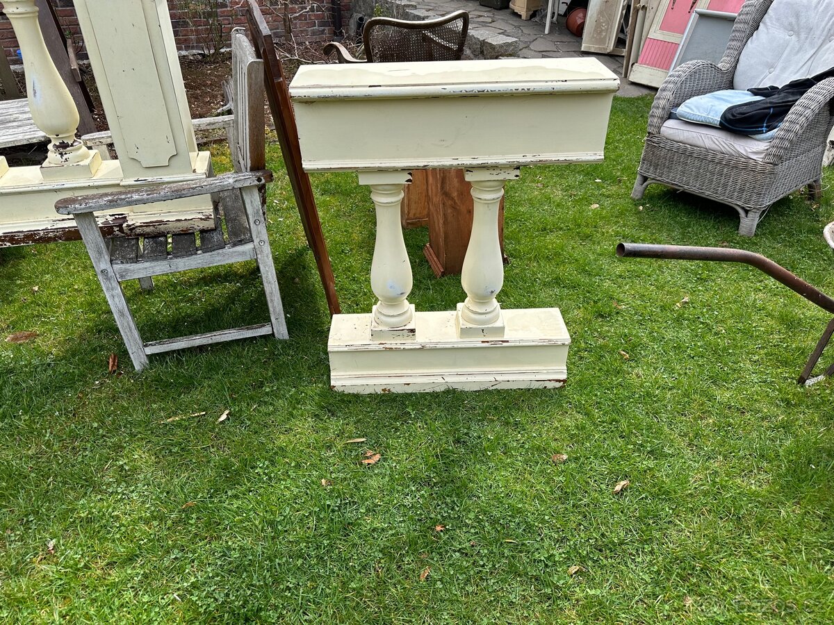 Starý šicí stroj - 2