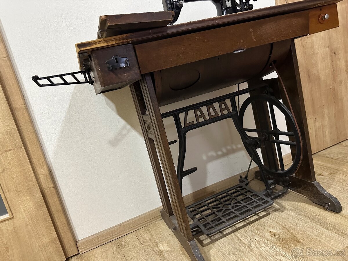 Šicí stroj Lada - 2