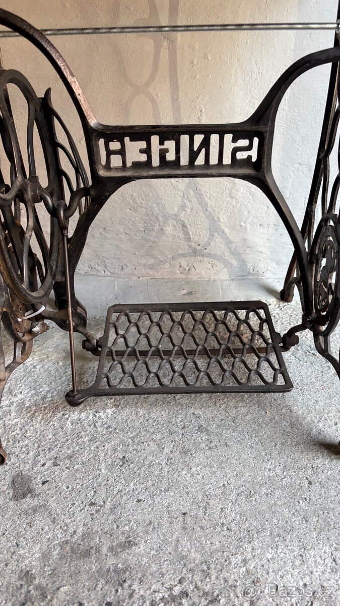 Stolek Singer šicí stroj - 2