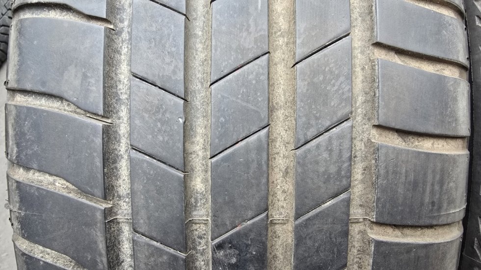 Letní pneu 215/55/17 Bridgestone - 2