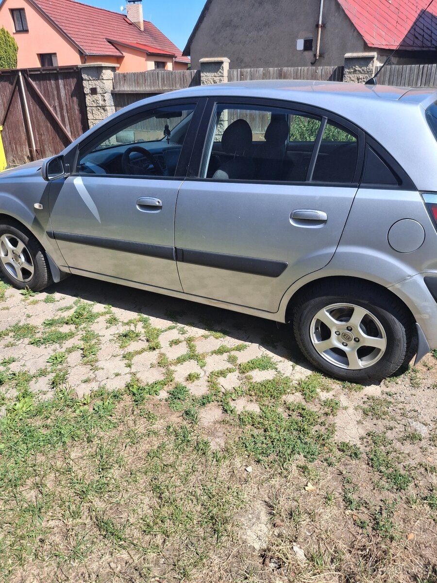 KIA RIO Nafta r.v. 2006 - 2