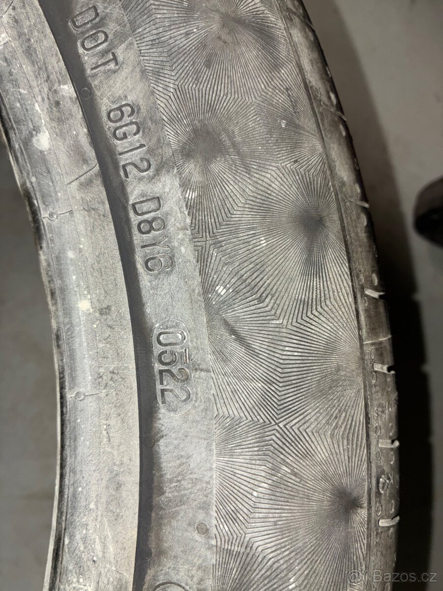 Pneu 255/45/20 - 2