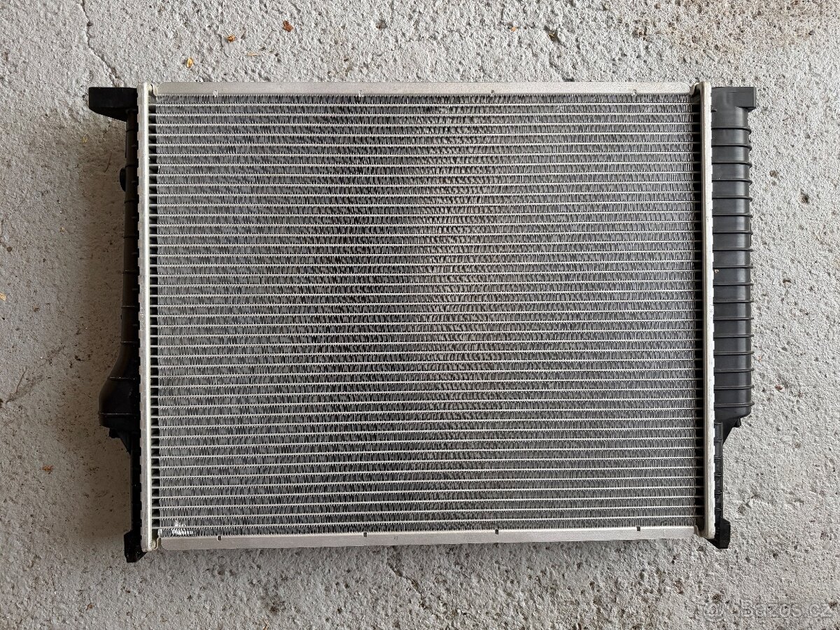Originál nový chladič BMW E30 324td/ E34 530i V8/ E32 730i - 2